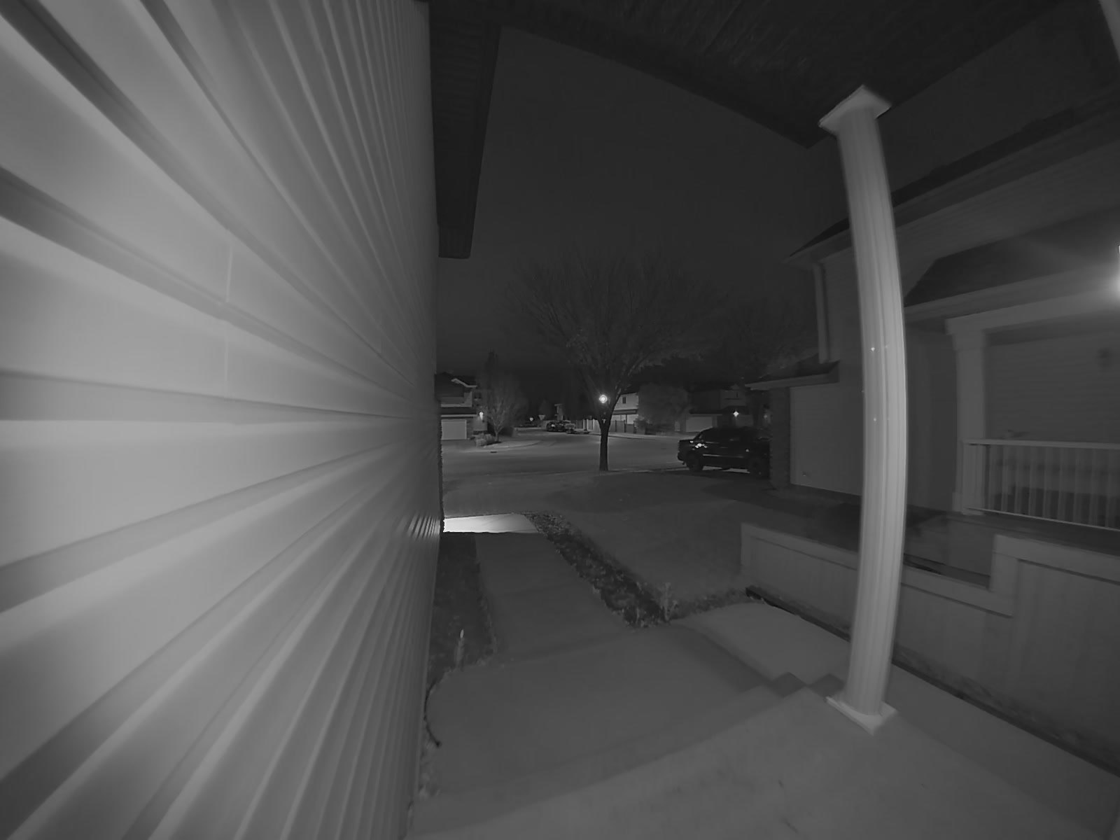G4 Doorbell Pro main camera at 2 a.m. in infrared